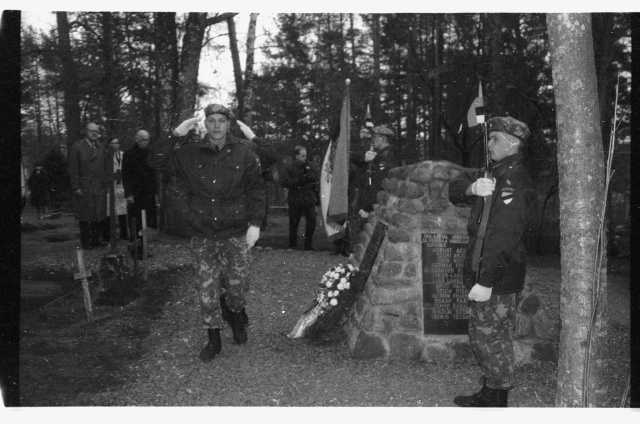 President Lennart Meri visiit Ida-Virumaale; Nõukogude okupatsiooni ohvrite mälestusmärgi avamine Iisaku surnuaial