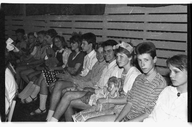 Tutipidu Toila Keskkoolis; lõpetajad