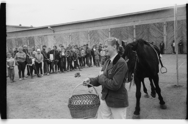 Noorte põllumeeste ja karjanaiste võistlus Kurtna piimafarmis; autasustamine