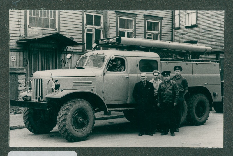 Tapa VTÜ tuletõrjeauto ПМЗ-27