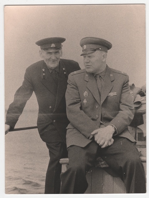 J.Rätsep ja J.Vaarmann Piirissaare kontrollretkelt tagasiteel paadis