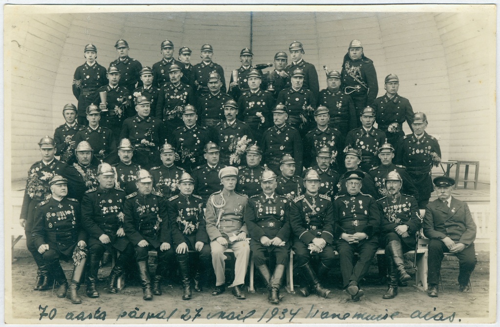 Tartu VTÜ aurupritsi jaoskond ühingu 70 aastapäeva peol Vanemuise aias