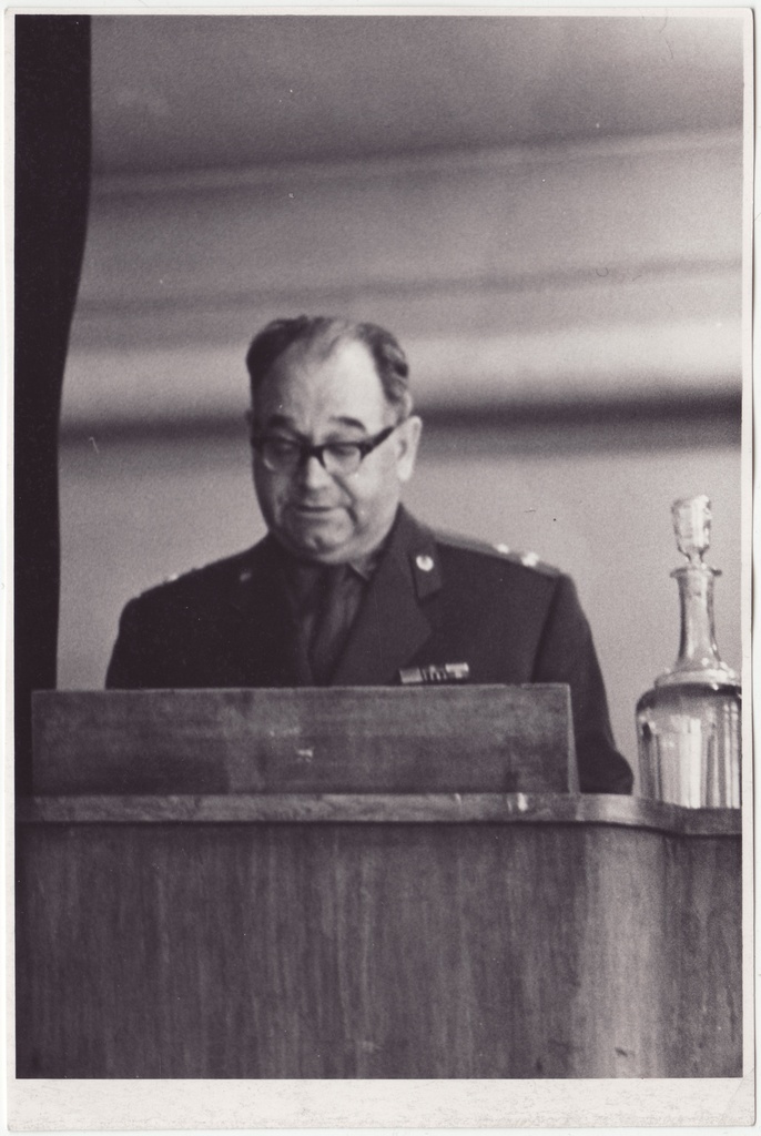 Eesti NSV SM Tuletõrje Valitsuse ülem Jevgeni Dudinov kõnelemas