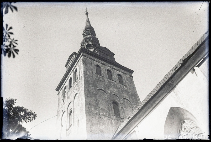 Tallinn, Niguliste kiriku torn, vaade alt üles.