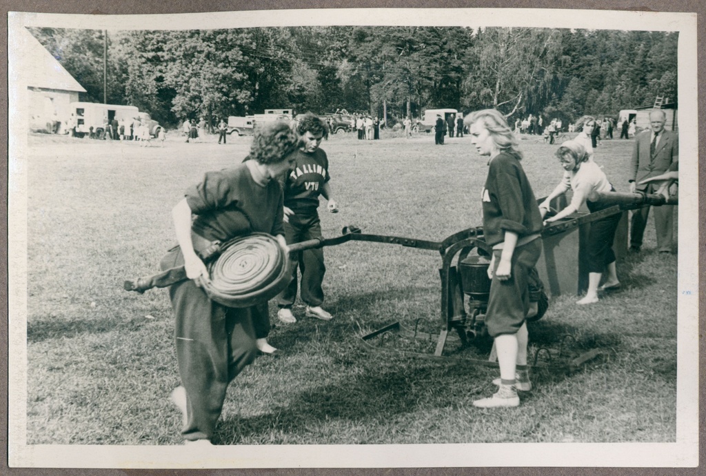 Käsipritsi võistkond võistlusteks valmistumas