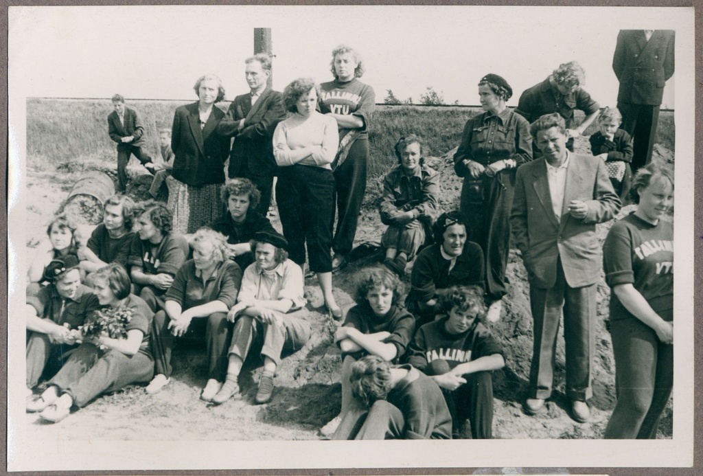 Naissalga liikmed võistlusi jälgimas