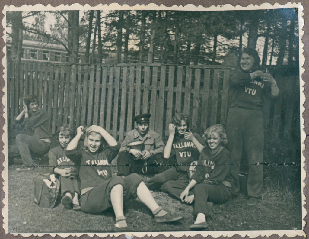 Tütarlapsed end korrastamas