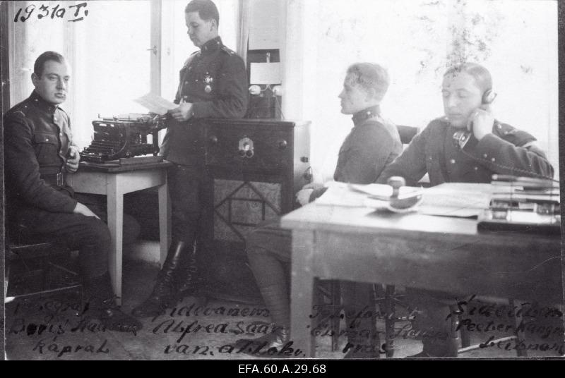 Sidekomando: telegrafist kapral Boris Käärik, sidevanem vanemallohvitser Alfred Saar, telefonist reamees Elmar Kaup, sideülem leitnant Peeter Kangro.