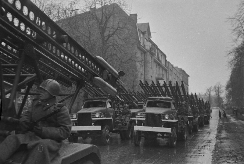 Katjušad paraadil Tallinnas 1946