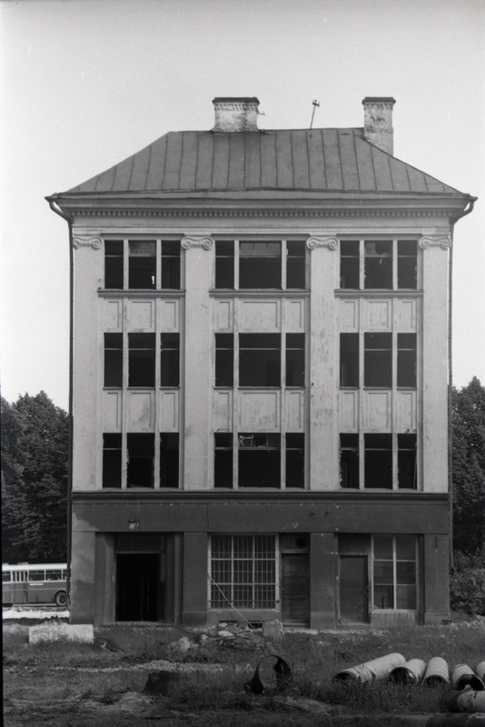 Viru väljak: lammutamisele määratud korterelamu praeguse Viru hotelli kohal