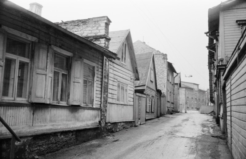 Tallinn. Väike-Pääsukese tänav.