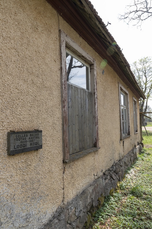 Infotahvel Loodi mõisa peahoonel