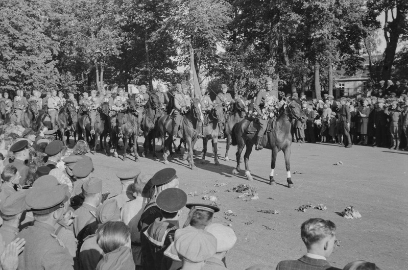 8. Eesti Laskurkorpuse K. Allikase diviisi ratsaväelased tagasiteel Kuramaalt