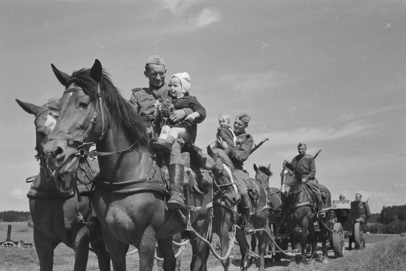 8. Eesti Laskurkorpuse suurtükiväelaste saabumine Kuramaalt.