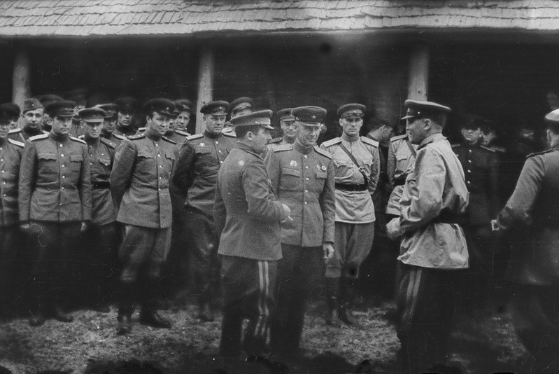 I. Fedjuninski Eesti Laskurkorpuse juhtiva koosseisuga (1944-1945)