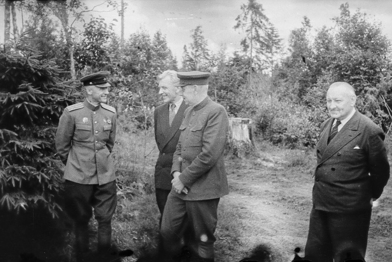 8. Eesti Laskurkorpuse juhtkond kohtumas I. Fedjuninskiga ja EK(b)P KK töötajatega