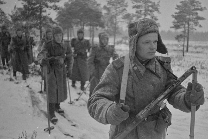 8. Eesti Laskurkorpus. Kindralmajor J. Lombaku diviisi luurajad rännakul (1944)