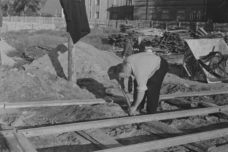 Tallinn, sõjas purustatud trammiliini taastamine