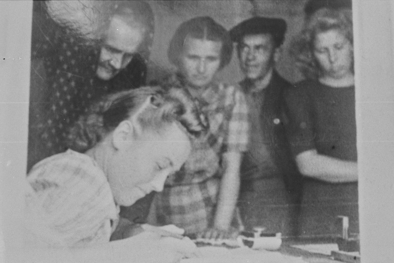 Töötajate registreerimine Elva tööbörsil peale sõda (1944)