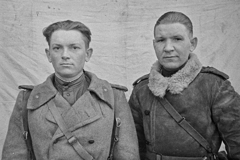 Eesti Laskurkorpus. Kaks sõjaväelast, tundmatud
