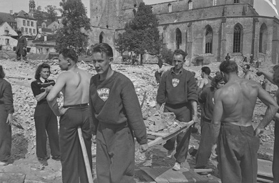 Tallinn. Harju tänava taastamine. Linna taastajaid abistasid Riia kommunistlikud noored  similar photo