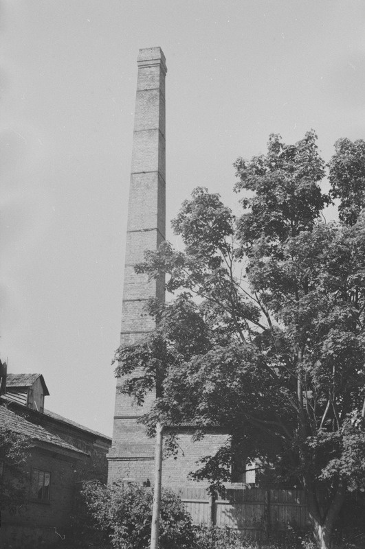 Meleski klaasivabriku genetaatori korsten (ehitatud 1894).