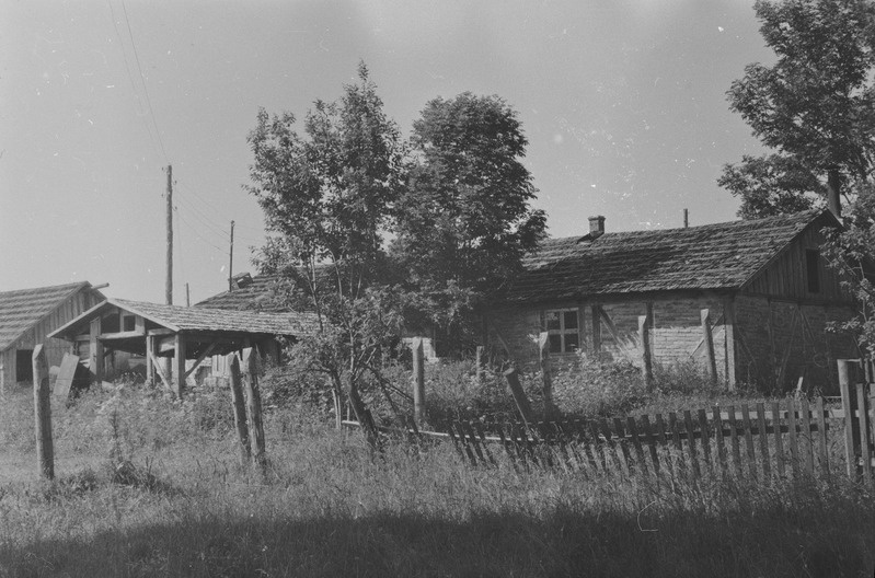 Meleski klaasivabriku lõunapoolne osa - endine tambiruum, kus pihustati paari.