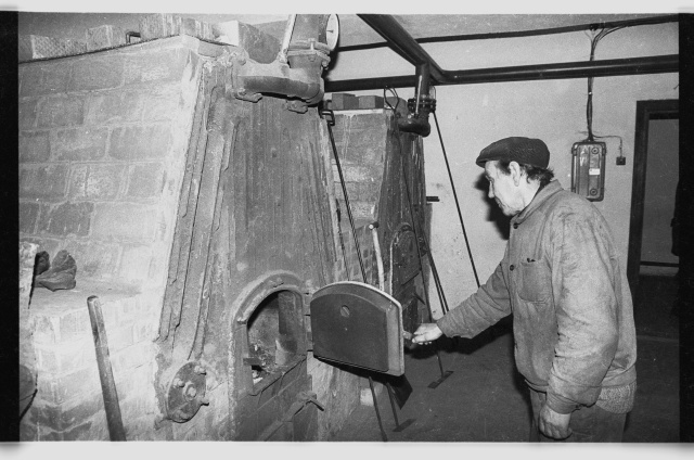 Eino Viilupi restaureerimistöökoda Kukrusel; katlakütja