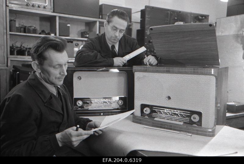 Tehase Punane Ret uudistooted - raadiod Tallinn ja Estonia.