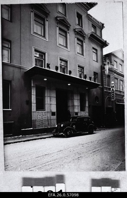 Vaade hotelli „Kuld Lõvi“ hoonetele Harju tänavas.  duplicate photo