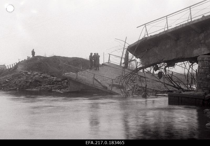 Purukslastud Oiu sild Tännassilma jõel.