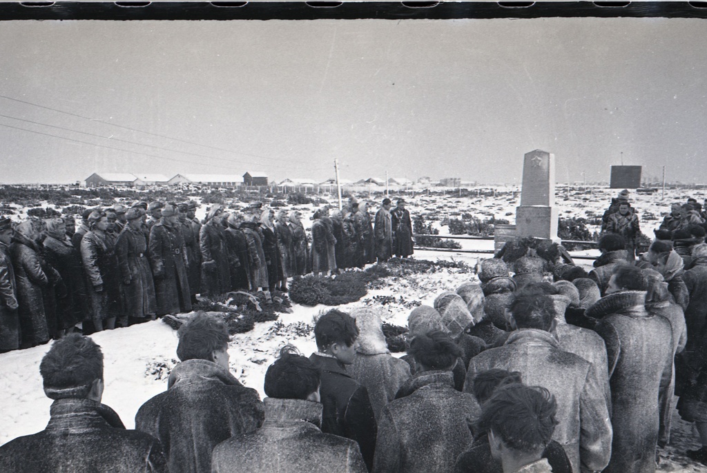 Saaremaa 1919. aasta mässu 40. aastapäev: pärgade panek Kullimäe ühishauale