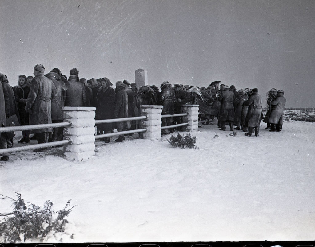 Saaremaa 1919. aasta mässu 40. aastapäev: rahvas Kullimäe ühishaual