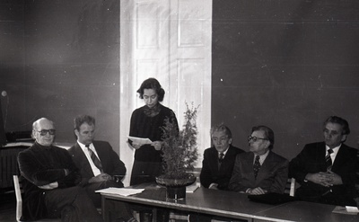 Keele ja Kirjanduse Instituudi nooremteadur Helgi Vihma esinemas Johannes Aaviku mälestuspäeval Kingissepas 06.12.1980.a.  similar photo