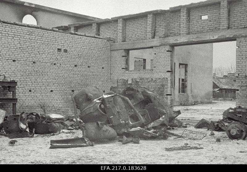 Varemetes Viljandi Autobaasi garaažid ja autoremonditöökojad.