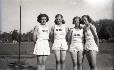 Saaremaa, spordiriietuses naised  duplicate photo