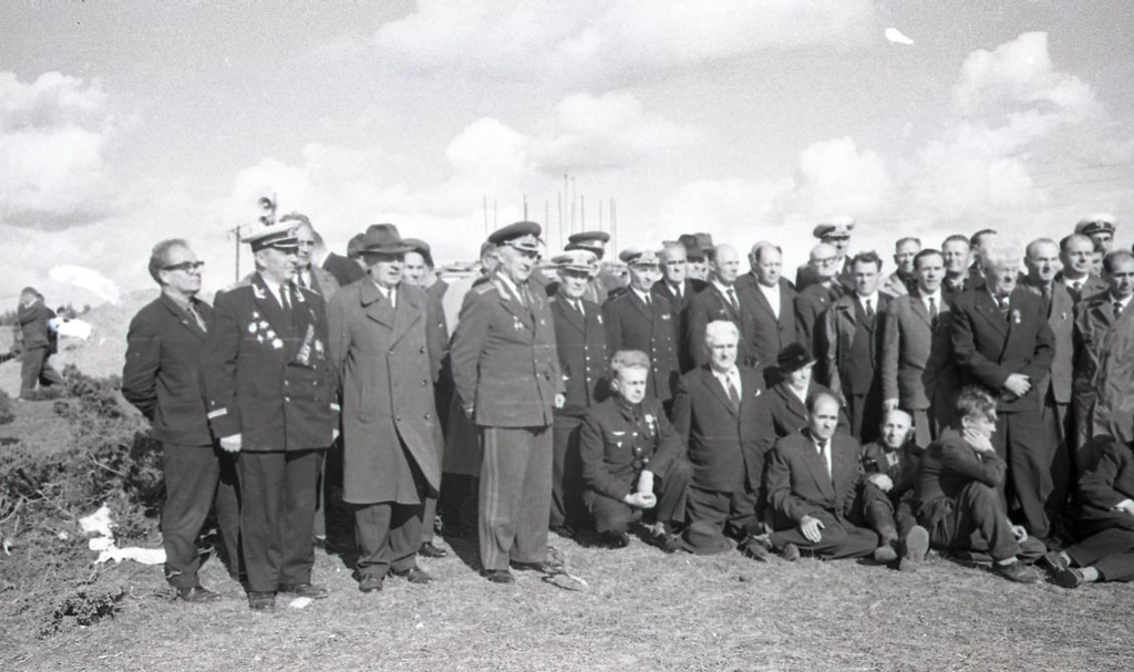 Nurgakivi panek Tehumardi mälestusmärgile