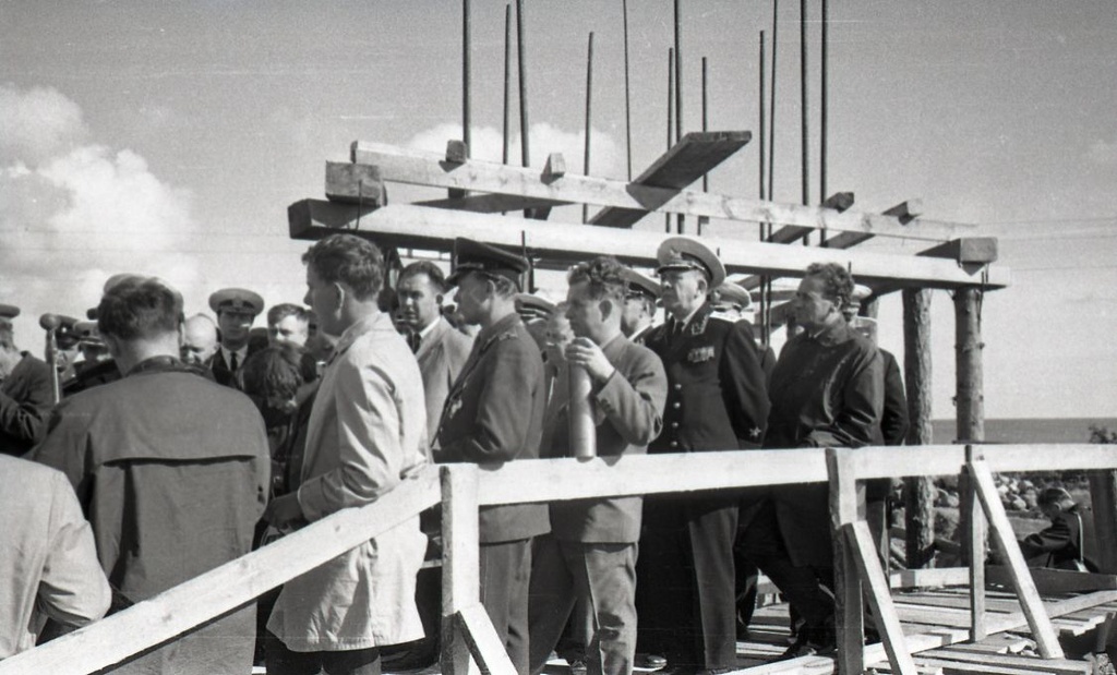 Nurgakivi panek Tehumardi mälestusmärgile