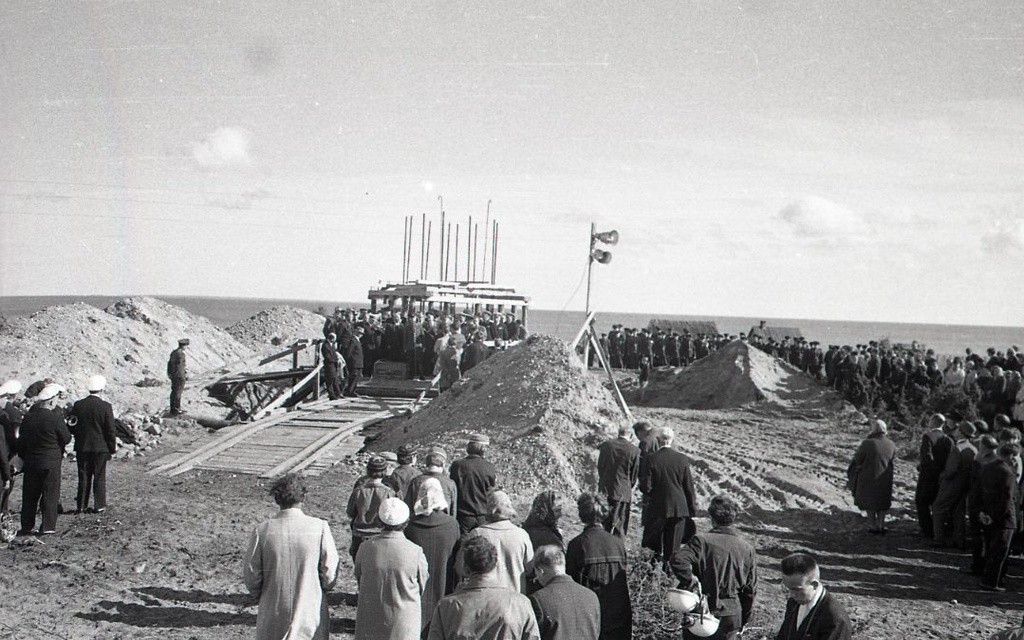 Nurgakivi panek Tehumardi mälestusmärgile