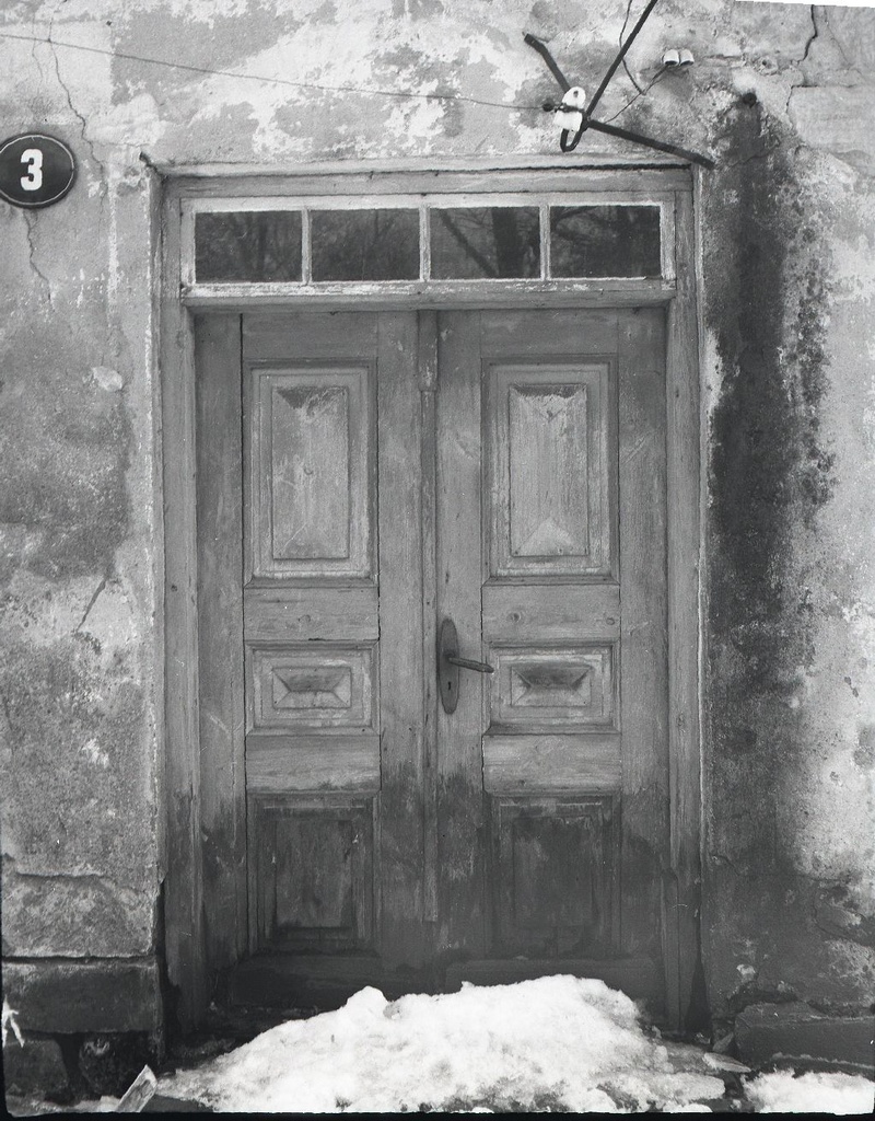 Kuressaare Pikk 3 elamu, vaade Pika tänava poolsele uksele