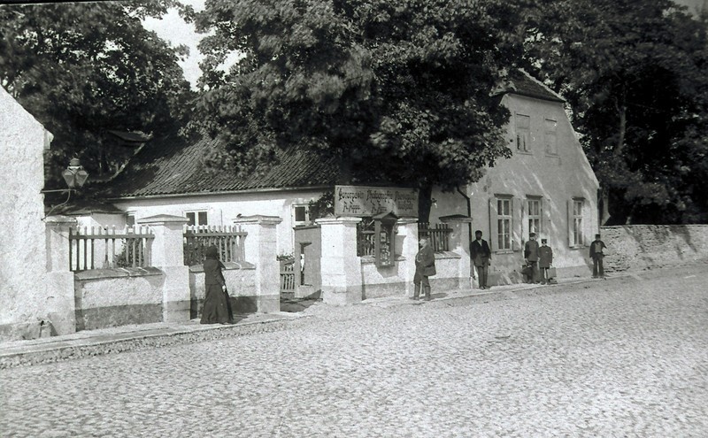Maja Pikk t. 44, kus 1905-1909.a. asus Aleksander Arro ateljee.