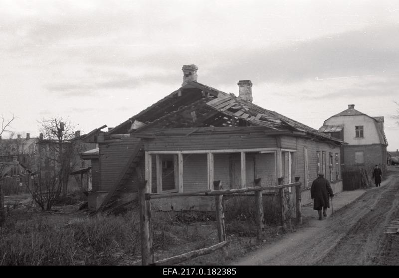 Maja varemed Pääsukese tänav 4.