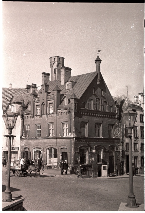Tallinn, maja Kullassepa ja Kuninga tänava nurgal.