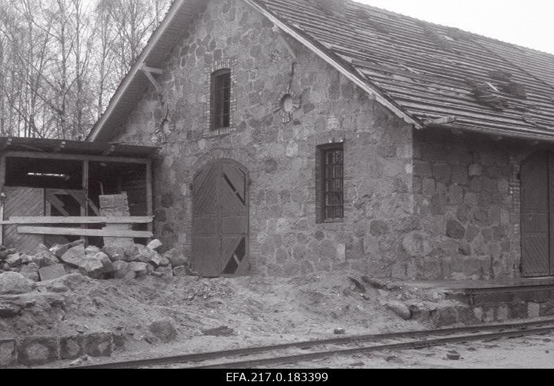 Viljandi jaamahoone ase.