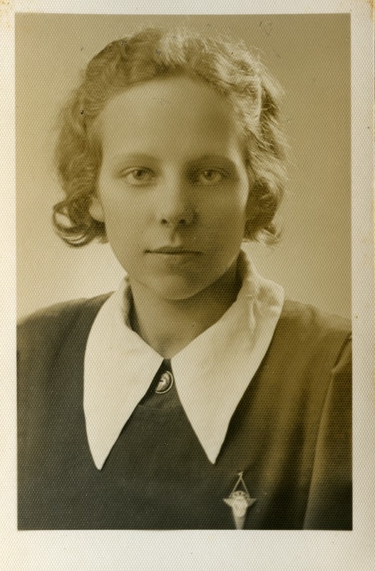 Rinnaportree: Helga Poopuu,  SÜG-i 20.lennu lõpetaja  1938.a.