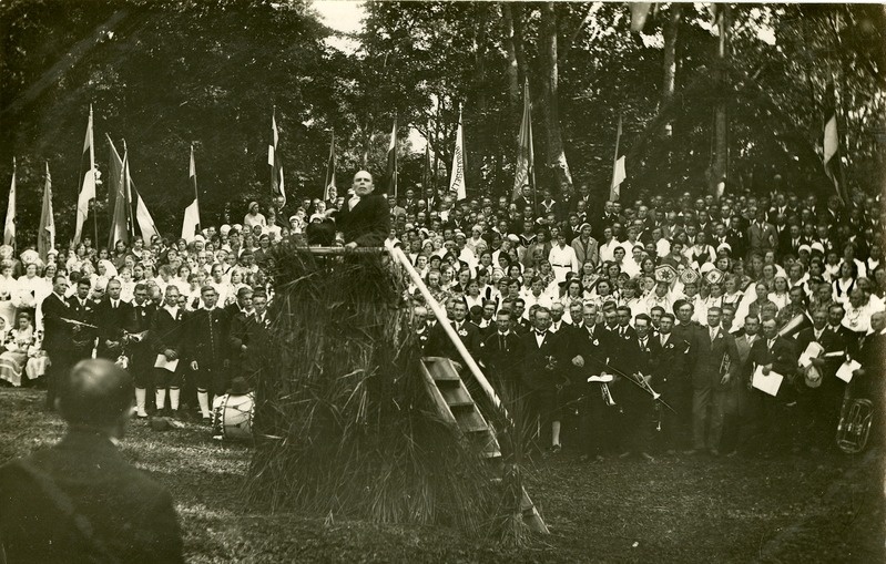 Saaremaa VI laulupidu Kuressaare Lossihoovis