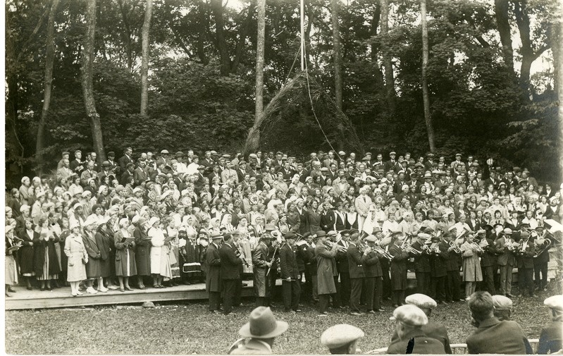 Saaremaa VI laulupidu Kuressaare Lossihoovis