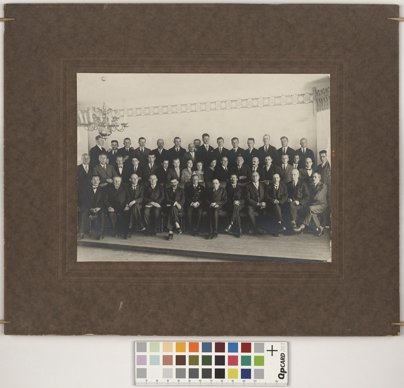 Saaremaa Maavalitsuse poolt korraldatud vallasekretäride täienduskursustest osavõtjad