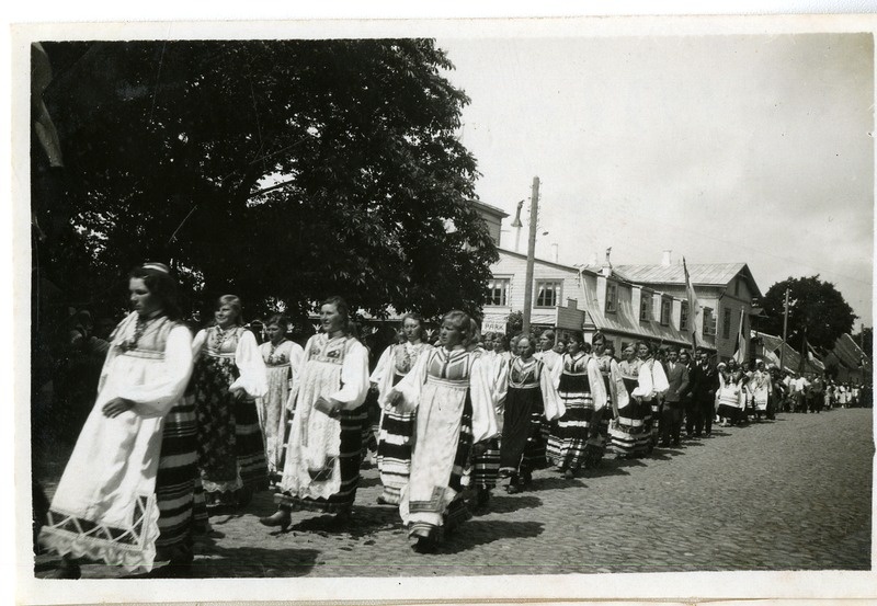 Saaremaa laulupäeva rongkäik