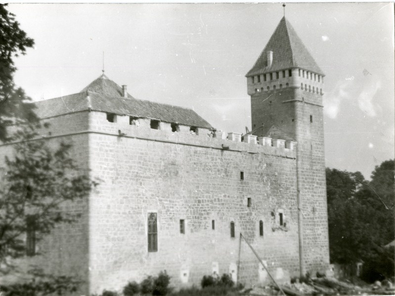 Kuressaare linnuse kagutiiva katuse restaureerimine